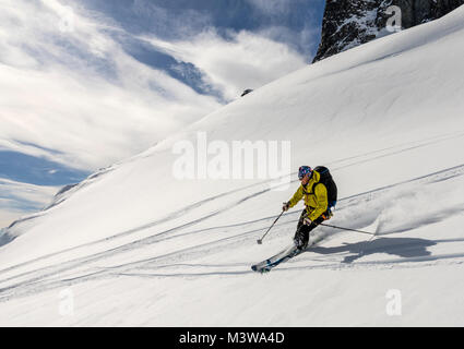 Professionnel Féminin de ski alpin ski alpin guide alpiniste en Antarctique ; RongÃ© Island ; la péninsule Arctowski Banque D'Images