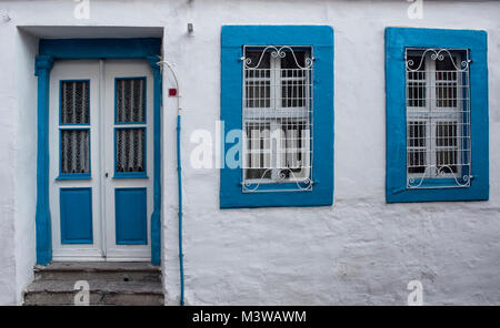 Vue sur le vieux, historique, typique maison en pierre (l'île de Cunda Alibey). Image montre un style architectural de la mer Égée. Banque D'Images