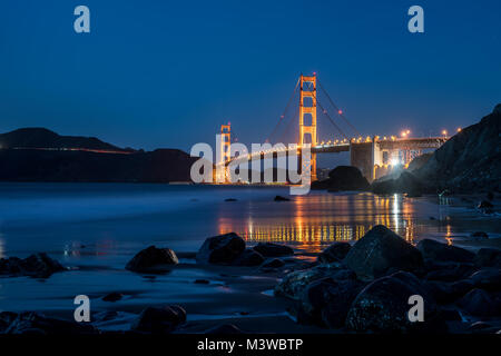 Nuit paysage urbain de Golden Gate Bridge Banque D'Images