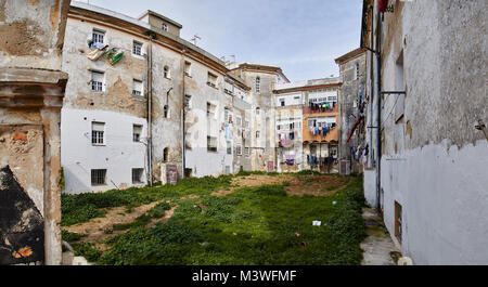 Immeuble avec façade vieillies à Tarifa, Costa de la Luz, Espagne Banque D'Images