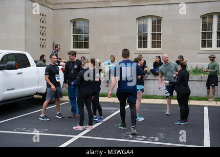 -Washington, DC, le 13 mai, 2017. Les membres de la U.S. Marshals Service couru la 11e édition de la Semaine nationale de la Police 5K de l'application de la loi en l'honneur des héros qui ont donné leur vie dans l'exercice de leurs fonctions. Cette année, l'USMS courut à l'honneur Patrick DUSM Carothers qui a été tué dans l'exercice de ses fonctions en novembre 2016 alors que l'appréhension d'un fugitif violent. Photos par : Shane T. McCoy / US Marshals la semaine de la Police 5K 2017-32 par U.S. Marshals Service Banque D'Images