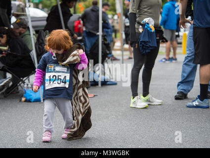 -Washington, DC, le 13 mai, 2017. Les membres de la U.S. Marshals Service couru la 11e édition de la Semaine nationale de la Police 5K de l'application de la loi en l'honneur des héros qui ont donné leur vie dans l'exercice de leurs fonctions. Cette année, l'USMS courut à l'honneur Patrick DUSM Carothers qui a été tué dans l'exercice de ses fonctions en novembre 2016 alors que l'appréhension d'un fugitif violent. Photos par : Shane T. McCoy / US Marshals la semaine de la Police 5K 2017-67 par U.S. Marshals Service Banque D'Images