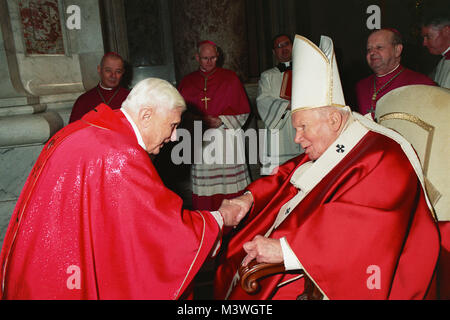 Le Pape Jean Paul II et le Cardinal Joseph Aloisius Ratzinger Banque D'Images