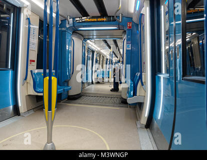 Intérieur de la nouvelle voitures de métro Azur à Montréal,Canada Banque D'Images