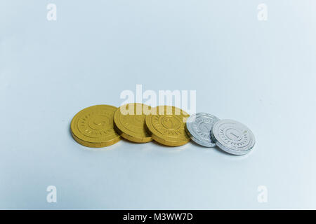 L'or et l'argent pièces en chocolat. Banque D'Images