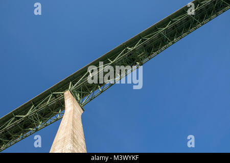 Foresthill pont sur l'American River à Auburn en Californie. Au début du printemps bleu clair jour montrant le détail de cette impressionnante structure plus de 700 pieds. Banque D'Images