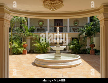 Cour intérieure du manoir de style colonial espagnol, de l'hôtel Merida Merida, Yucatan, Mexique Banque D'Images