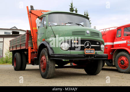 HATTULA, FINLANDE - le 12 juillet 2014 : Mercedes-Benz Classic 1413 camion benne année 1966 sur l'affichage à l'Tawastia Chariot Week-end à Hattula, Finlande. Banque D'Images