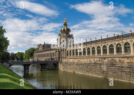 Zwinger Gate avec belle couronne dorée. Dresde. Allemagne Banque D'Images