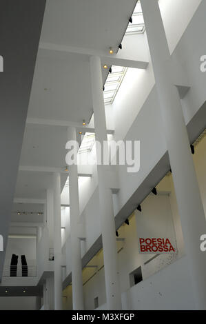 Vue de la construction d'insifde architecte Richard Meier de MACBA Contemporany art museum de Barcelone, le Raval à dstrict. Sur la Plaça del angels, Barcelone. Banque D'Images