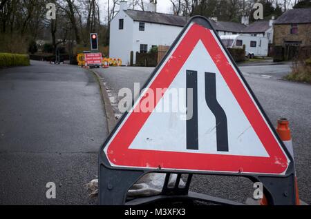 Des panneaux indiquant les travaux de voirie à venir. Banque D'Images