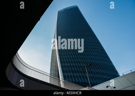 185m Hadid Tower, également connu sous le nom de Lo sens Storto tordu dans Milan, Italie, conçu par Zaha Hadid Architects Banque D'Images