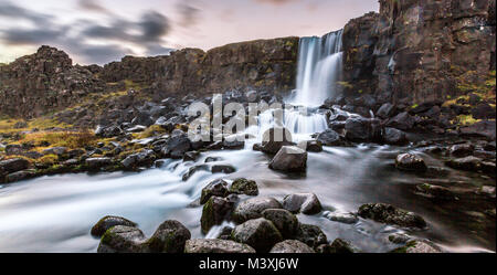 Belle Cascade Oxarafoss dans le sud de l'Islande europe Banque D'Images