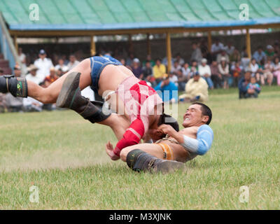 La lutte dans le Naadam Tsetserleg Banque D'Images