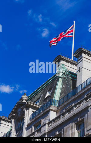 Londres, Royaume-Uni - 21 août, 2015 : détail de l'Hôtel Ritz au centre de Londres sous un ciel bleu Banque D'Images