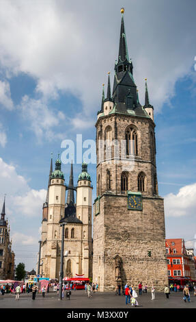 Roter Turm (tour rouge), Marktkirche (marché Eglise St Mary), dans la région de Halle an der Saale, Saxe-Anhalt, Allemagne Banque D'Images