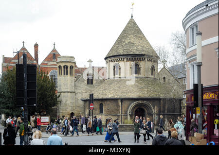 L'église de style normand du Saint Sépulcre appelée aussi l'église Ronde construite en 1130 à Cambridge, Cambridgeshire, Angleterre, Royaume-Uni. Le 6 avril Banque D'Images