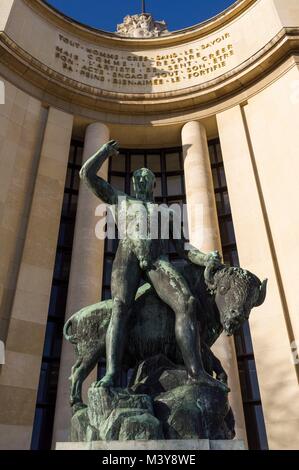 France, Paris, région classée au Patrimoine Mondial de l'UNESCO, Trocadéro, Palais de Chaillot, la façade de la Cité de l'architecture et du patrimoine Banque D'Images