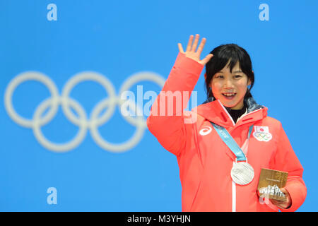 La patineuse de vitesse japonaise Miho Takagi célèbre remportant une médaille d'argent à l'occasion des Jeux Olympiques d'hiver de Pyeongchang, Corée du Sud, 13 février 2018. Photo : Michael Kappeler/dpa Banque D'Images
