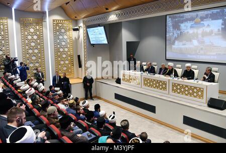 Moscou, Moscou, Fédération de Russie. Feb 13, 2018. Le président palestinien Mahmoud Abbas rencontre le président du Conseil des Muftis de Russie, Ravil Gainutdin à Moscou, Russie, le 13 février 2018 Credit : Thaer Ganaim Images/APA/ZUMA/Alamy Fil Live News Banque D'Images