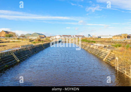 Glasgow, Ecosse, Royaume-Uni. 13 Février, 2018. Météo britannique. Soleil dans Glasgow au Docks Govan qui ont été construits entre 1869 et 1898 à l'aide de cut basalte et ont obtenu un statut d'édifice. Credit : Skully/Alamy Live News Banque D'Images