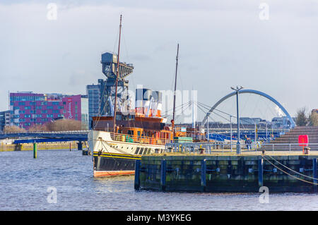 Glasgow, Ecosse, Royaume-Uni. 13 Février, 2018. Météo britannique. Sunshine de Glasgow avec le PS à vapeur Waverley amarré à l'entrée du Dock des Princes à côté du Centre des sciences de Glasgow. Credit : Skully/Alamy Live News Banque D'Images