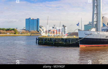 Glasgow, Ecosse, Royaume-Uni. 13 Février, 2018. Météo britannique. Sunshine de Glasgow avec le PS à aubes et la chemise de Waverley TS Queen Mary amarré à l'entrée du Dock des Princes à côté du Centre des sciences de Glasgow. Credit : Skully/Alamy Live News Banque D'Images