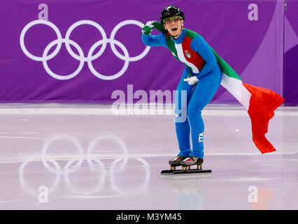 Gangneung, Corée du Sud. 14Th Nov, 2017. Arianna Fontana de l'Italie réagit après gagner une médaille d'or dans le patinage de vitesse courte piste 500m finale aux Jeux Olympiques d'hiver de PyeongChang 2018 à Gangneung Ice Arena le mardi 13 février 2018. Crédit : Paul Kitagaki Jr./ZUMA/Alamy Fil Live News Banque D'Images