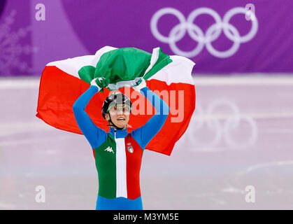 Gangneung, Corée du Sud. 14Th Nov, 2017. Arianna Fontana de l'Italie réagit après gagner une médaille d'or dans le patinage de vitesse courte piste 500m finale aux Jeux Olympiques d'hiver de PyeongChang 2018 à Gangneung Ice Arena le mardi 13 février 2018. Crédit : Paul Kitagaki Jr./ZUMA/Alamy Fil Live News Banque D'Images