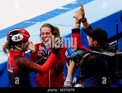 Gangneung, Corée du Sud. 14Th Nov, 2017. Kim Boutin du Canada célèbre St-Gelias avec Marianne bronze boire pendant le patinage de vitesse courte piste 500m finale aux Jeux Olympiques d'hiver de PyeongChang 2018 à Gangneung Ice Arena le mardi 13 février 2018. Crédit : Paul Kitagaki Jr./ZUMA/Alamy Fil Live News Banque D'Images