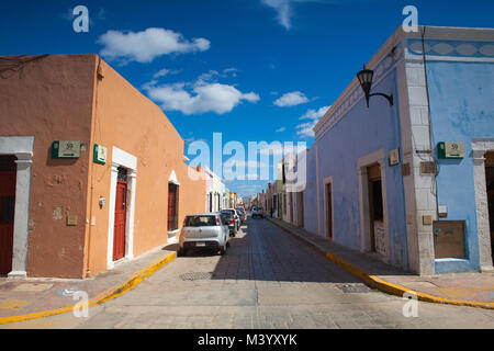 Campeche, Mexique - Janvier 31,2018 : rue coloniale typique dans la région de Campeche, Mexique. Ville historique fortifiée de Campeche - UNESCO World Heritage Site. Banque D'Images