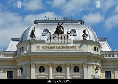 Théâtre national slovaque sur la place Hviezdoslavovo à Bratislava - Slovaquie. Banque D'Images