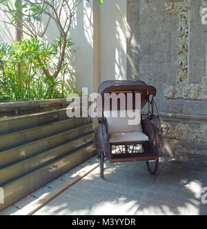 Oriental Vintage cabine de pousse-pousse à Bali, Indonésie. Banque D'Images