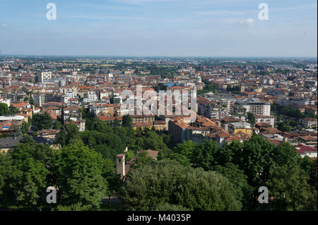 Italie - Lombardie, Bergame, vue de la "ville basse" dans le remparts vénitiens, Banque D'Images