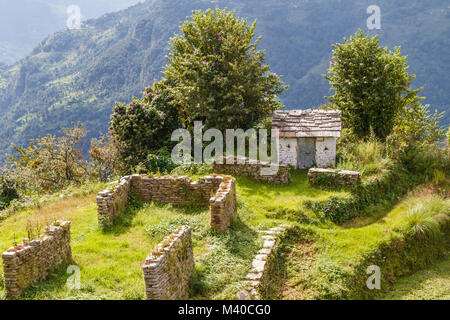 Maison dans village de montagne dans l'Himalaya, près de la chaîne d'Annapurna, Népal Banque D'Images