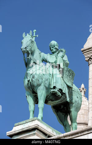 Paris - Statue équestre de saint Louis sur la basilique du Sacré Coeur Banque D'Images