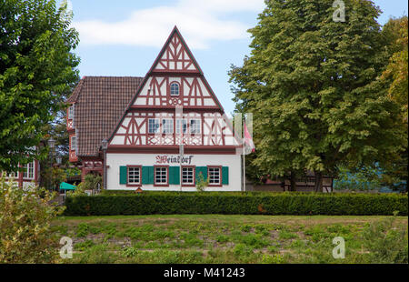 Réplique d'un village viticole typique à rive Rhin, Koblenz, Rhénanie-Palatinat, Allemagne, Europe Banque D'Images