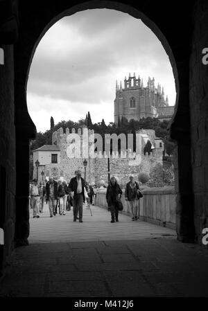 Vieux pont romain alcantara sur le Tage à l'ancienne capitale Spanich Toledo près de Madrid dans la casilla - La région Manch Banque D'Images