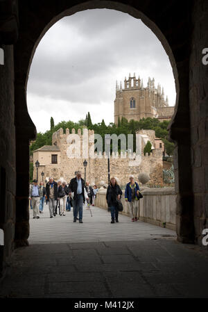 Vieux pont romain alcantara sur le Tage à l'ancienne capitale Spanich Toledo près de Madrid dans la casilla - La région Manch Banque D'Images