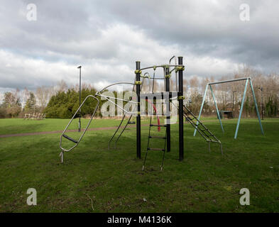 Une aire de jeu, Redbridge Wharf Park, Southampton, Hampshire, England, UK Banque D'Images