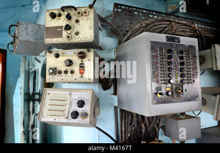 Ancien navire de guerre sur radio à museam prix de commande du navire de guerre en guerre bateau musée gratuitement pour le tourisme d'examiner et d'apprentissage sur l'histoire du navire de guerre à pied un Banque D'Images