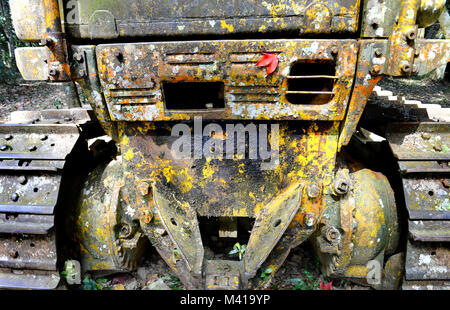 Le chemin de l'ancien objet bouteur chenillé très grunge peeling hors de la couleur comme l'art abstrait Banque D'Images