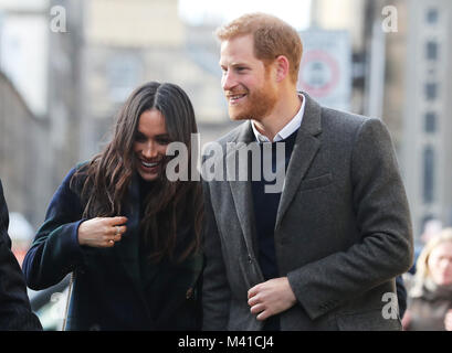 Le prince Harry et Meghan Markle en dehors de la Morsure dans Édimbourg, lors de leur visite à l'Écosse. Banque D'Images