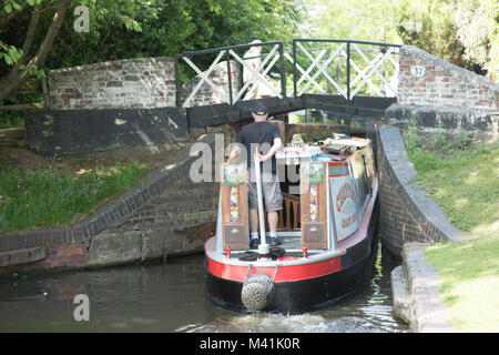 L'écluse 7 et pont 32, le chiffre d'affaires à Lapworth Lapworth serrures, au nord du Canal de Stratford. Banque D'Images