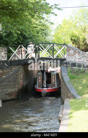 L'écluse 7 et pont 32, le chiffre d'affaires à Lapworth Lapworth serrures, au nord du Canal de Stratford. Banque D'Images