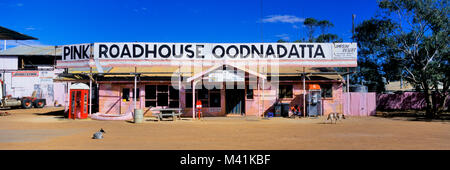 L'Australie, l'Australie du Sud, Simpson Desert, Oodnadatta, Pink Roadhouse Oodnadatta, magasin d'alimentation au milieu de désert Banque D'Images