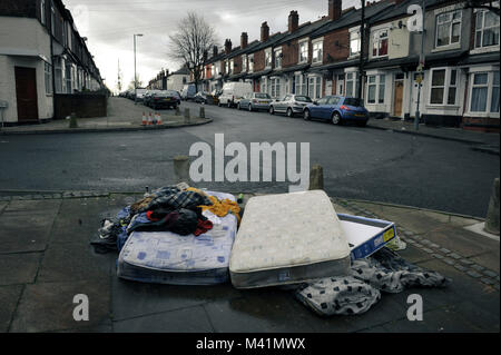 Avantages Street. James Turner est représenté dans la rue Winston zone verte de Birmingham. Il a été filmé pour un documentaire sur Channel 4 TV. Banque D'Images