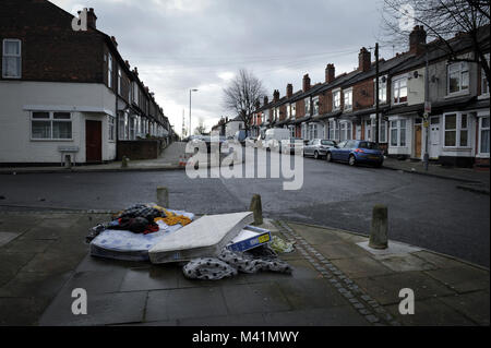 Avantages Street. James Turner est représenté dans la rue Winston zone verte de Birmingham. Il a été filmé pour un documentaire sur Channel 4 TV. Banque D'Images