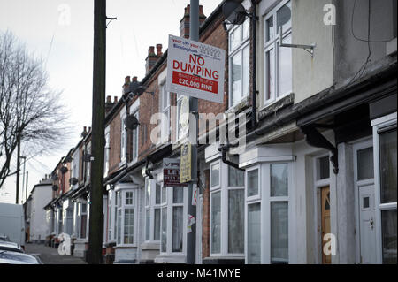 Avantages Street. James Turner est représenté dans la rue Winston zone verte de Birmingham. Il a été filmé pour un documentaire sur Channel 4 TV. Banque D'Images