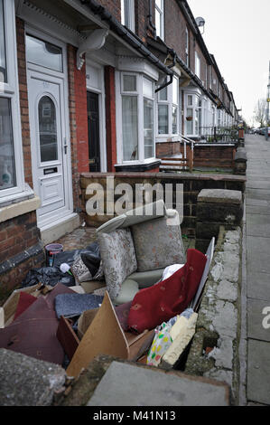 Avantages Street. James Turner est représenté dans la rue Winston zone verte de Birmingham. Il a été filmé pour un documentaire sur Channel 4 TV. Banque D'Images